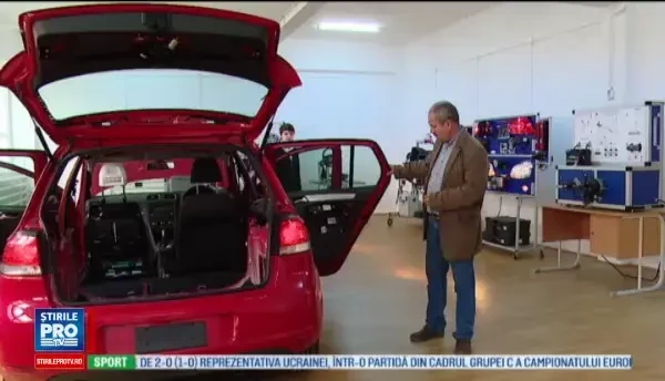 Automobil de 40 de mii de euro, unic in tara, adus la un liceu din Targu Mures. Ce invata elevii dupa ce o studiaza