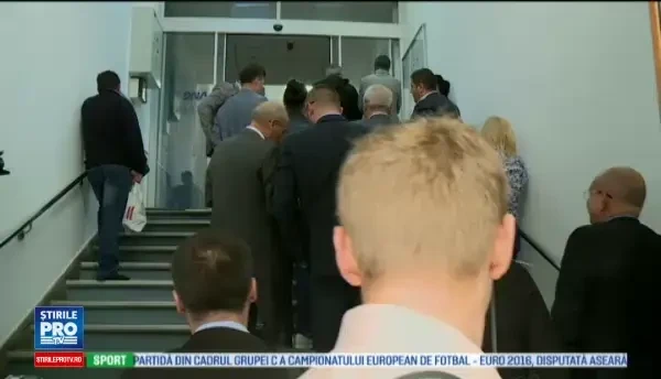 Coada de VIP-uri la intrarea la DNA. Liviu Dragnea sta la rand ca sa dea declaratii in dosarul "Bombonica"