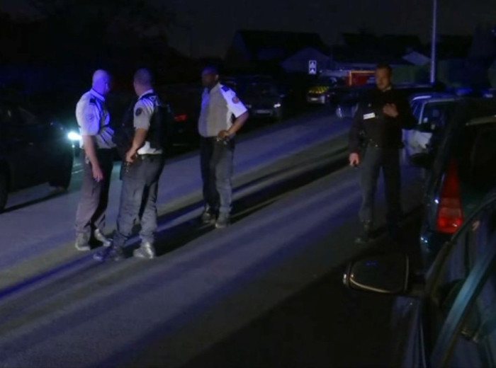 Barbatul care a ucis doi politisti langa Paris s-a antrenat decapitand iepuri. Autoritati: "Nu reprezenta o amenintare"