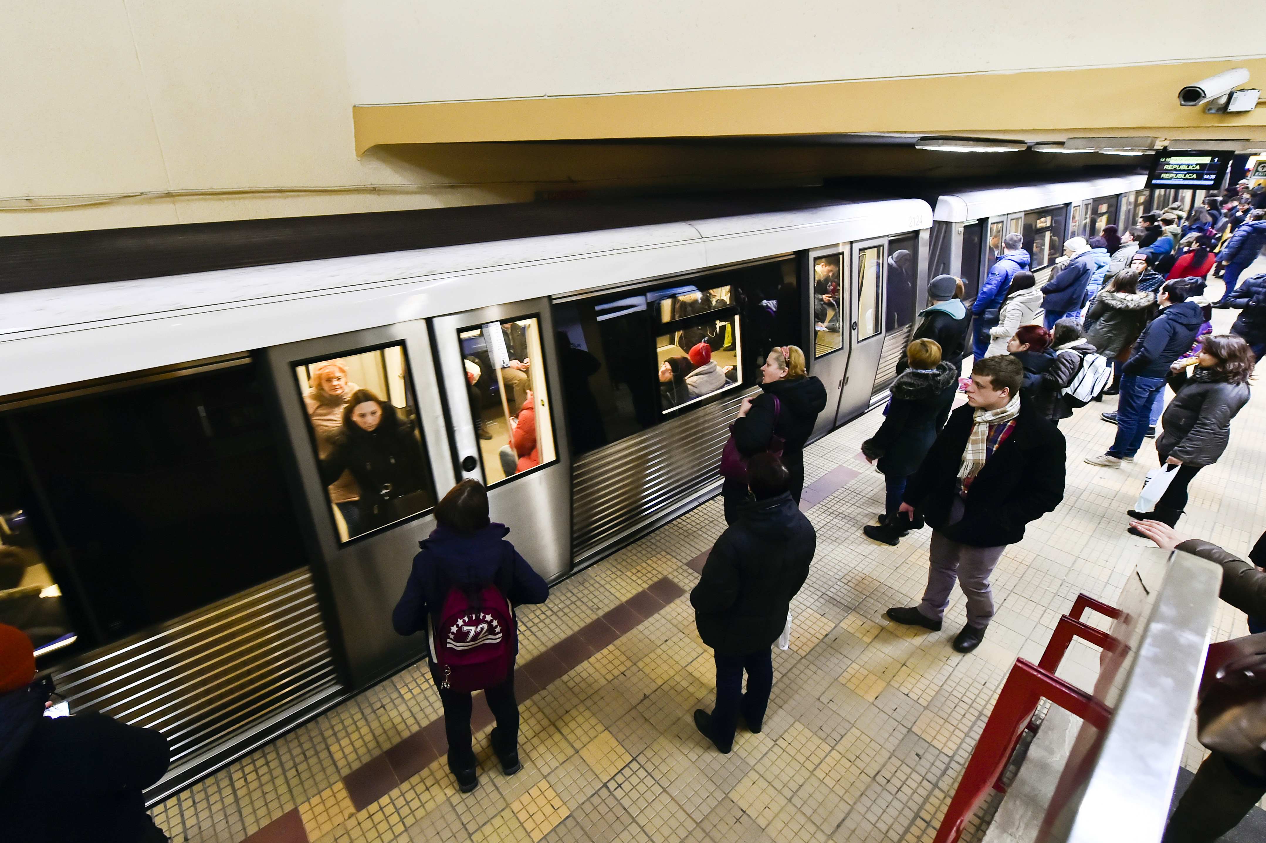 Circulatia metroului intre Piata Victoriei si Pipera a fost reluata cu restrictii de viteza. Anuntul facut de Metrorex
