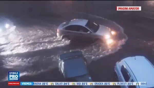 Strazi inundate si masini sub apa in Craiova. O ploaie torentiala a facut ravagii in oras noaptea trecuta