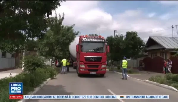 Un transport agabaritic da peste cap traficul din sudul tarii. Problemele pe care le-a intampinat vehiculul pe traseu
