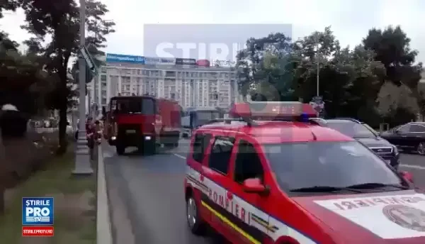 Panica la metrou, dupa ce statia Piata Victoriei s-a umplut de fum. Calatorii au fost evacuati, circulatia este blocata pe M2