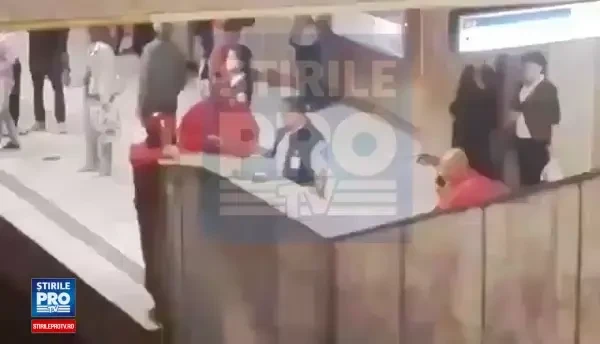 Fum la metrou Victoriei, circulatia este blocata