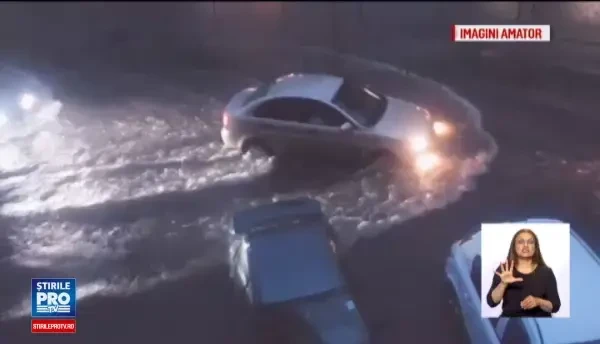Strazi inundate si masini sub apa, in Craiova. Crisul Repede ar putea inunda doua sate din judetul Hunedoara