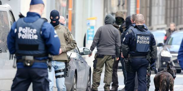 "Luptatori ISIS au parasit Siria acum o saptamana pentru a lovi Franta si Belgia." Oficiali belgieni anunta atentate iminente