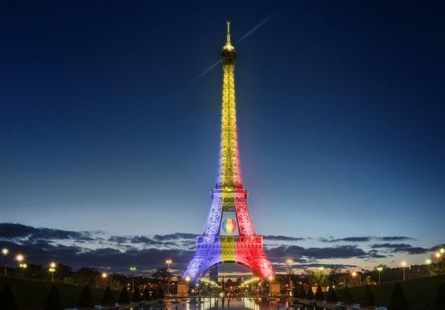 (P) Lumineaza Turnul Eiffel in culorile Romaniei!