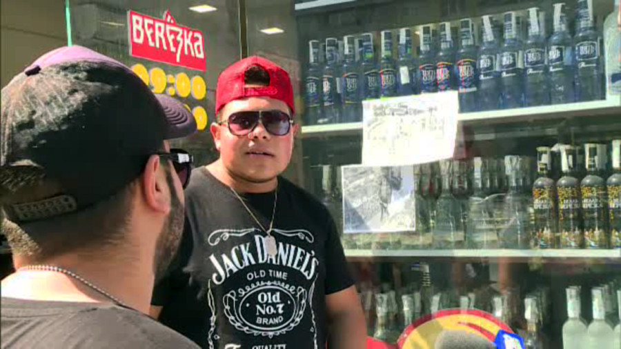 Metoda prin care vanzatoarele unui magazin din Capitala spera sa opreasca furturile. Oamenii se tem sa mearga la politie