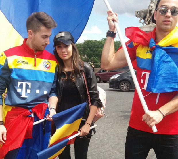 Copiii selectionerului au venit la stadion sa sustina nationala Romaniei, inainte de meciul Romania-Elvetia