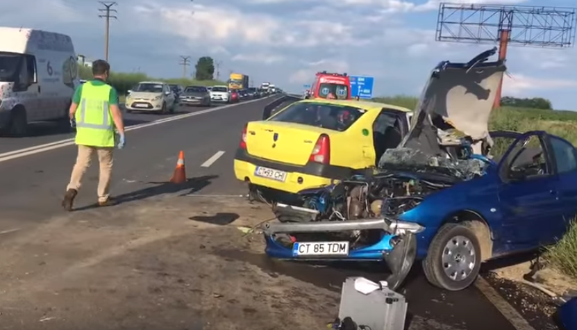 Accident mortal in Constanta. Un barbat a murit si alte 3 persoane au fost ranite, dupa ce doua masini s-au ciocnit frontal
