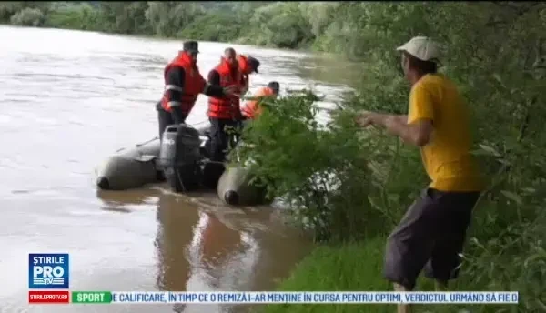Descoperire macabra facuta de doi pescari, in Maramures. Cand a trecut prin dreptul nostru am vazut ca e om