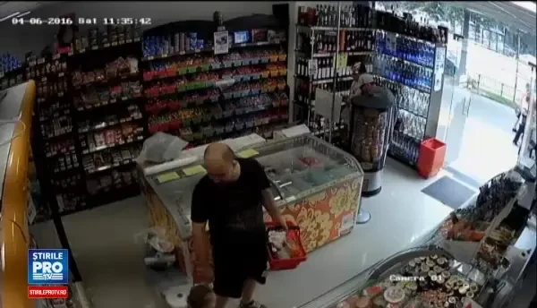 Metoda prin care vanzatoarele unui magazin din Capitala spera sa opreasca furturile. Oamenii se tem sa mearga la politie