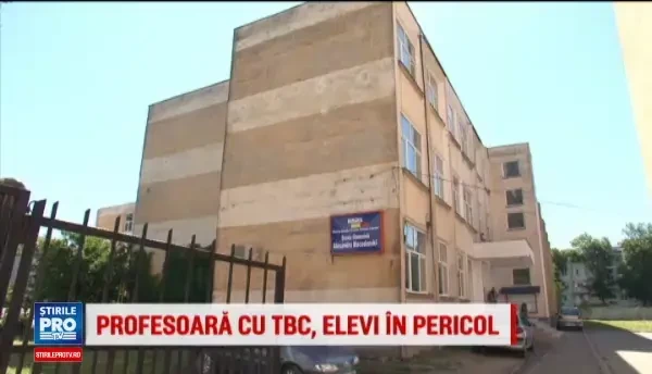 Alerta sanitara la o scoala din Craiova. Sute de copiii, consultati de medici dupa ce o profesoara a aflat ca sufera de TBC