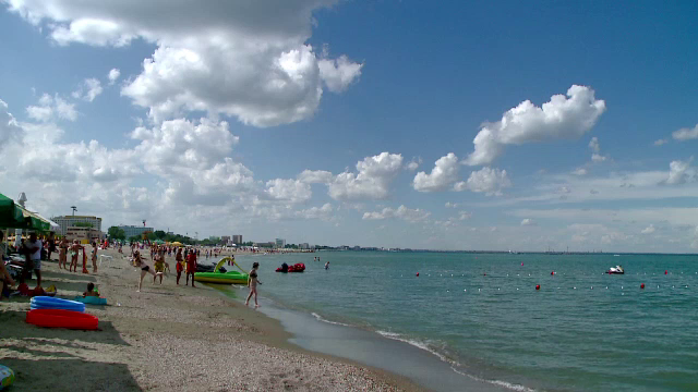 Vacantele elevilor incurca afacerile hotelierilor de pe litoral. "In anii trecuti, pe 15 iunie, hotelurile erau pline"