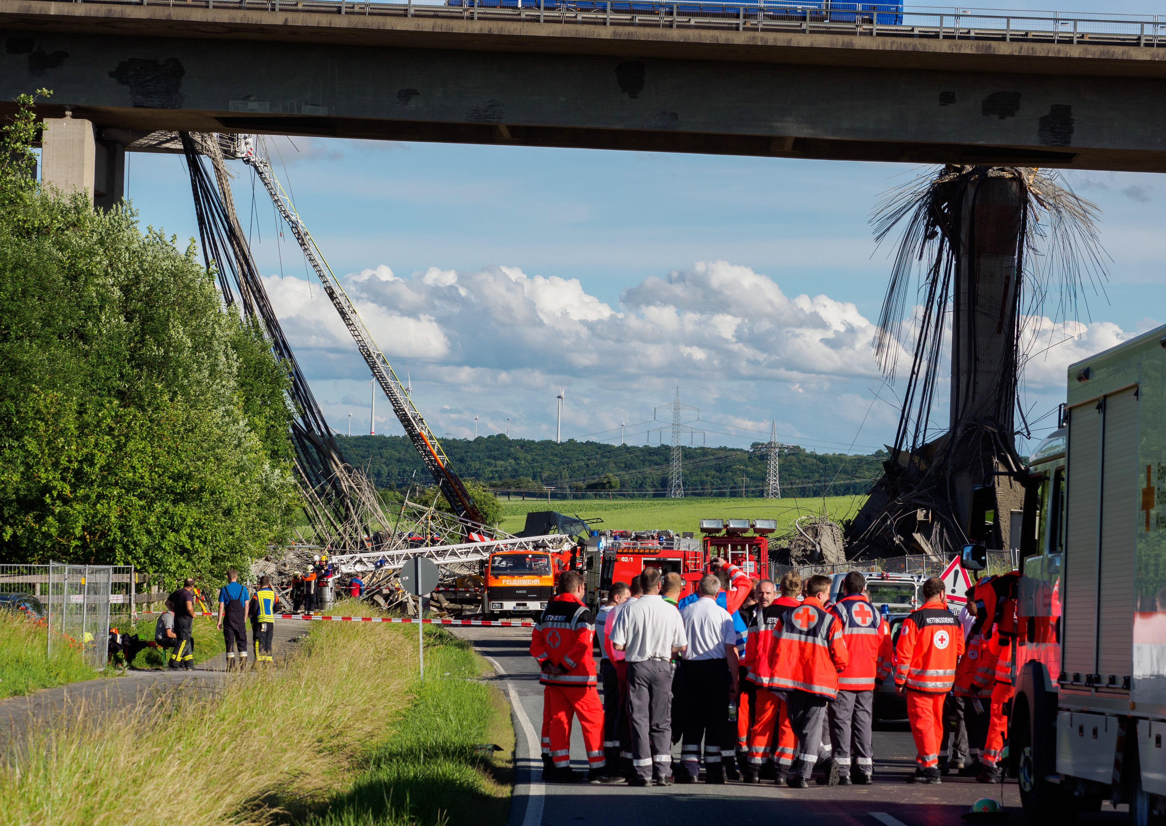 Tragedie in Germania. Un muncitor a murit si 6 sunt grav raniti dupa ce un pod rutier s-a prabusit. VIDEO