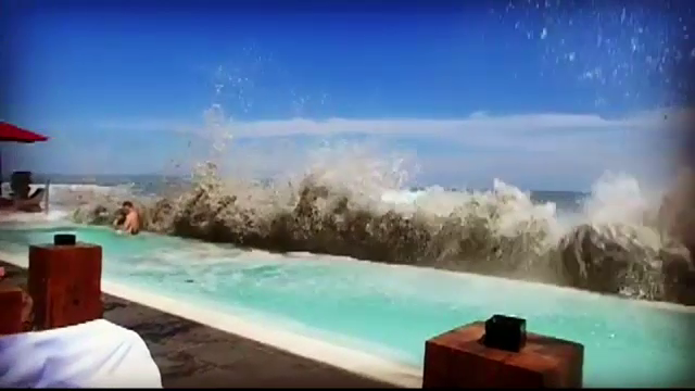 Cel putin doi turisti au murit in Bali. Sudul insulei a fost lovit de valuri uriase