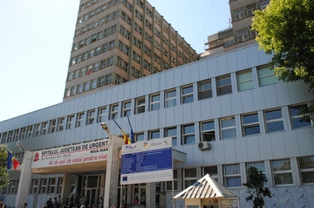 A facut infarct in baia spitalului, dupa ce a asteptat trei ore pe holuri ca sa fie internat. Ce spun medicii