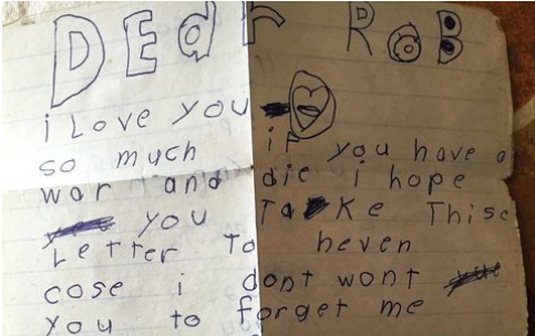 Scrisoarea emotionanta a unui baietel catre fratele sau care termina armata. Dupa 20 de ani acesta i-a intors gestul