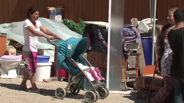 17 persoane au ramas sub cerul liber dupa ce au fost evacuate de proprietarul casei in care locuiau abuziv