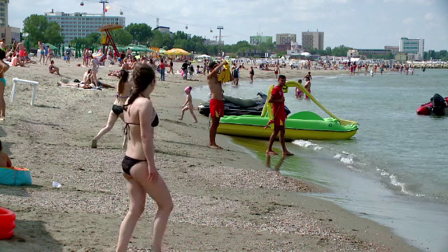 40.000 de turisti, asteptati pe litoral in acest weekend. Hotelierii sunt suparati ca elevii au prea putina vacanta