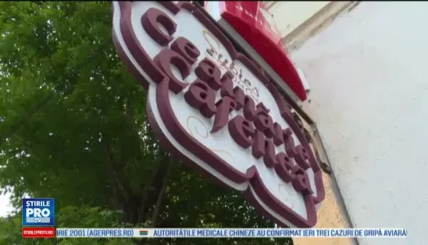 A furat vase vechi dintr-o ceainarie si a fost prins intr-un mod neobisnuit de proprietar. Cum si-a motivat hotul fapta