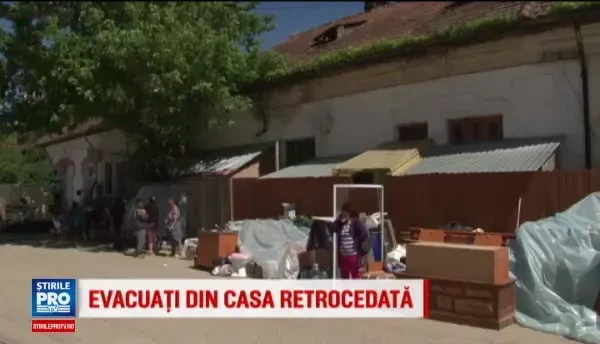 17 persoane au ramas sub cerul liber dupa ce au fost evacuate de proprietarul casei in care locuiau abuziv