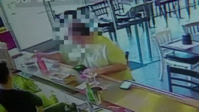 O chelnerita din SUA a primit un bacsis de peste 1.000 de dolari, pentru o consumatie de 40. Insa a doua zi a avut o surpriza