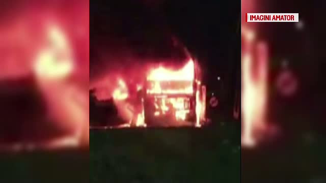 Autocar cuprins de flacari, in Caras Severin. Ce s-a intamplat cu pasagerii aflati in acel moment in autovehicul