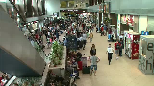 Ce trebuie sa stiti atunci cand calatoriti cu avionul. Regulile care va pot scapa de surprize neplacute pe aeroport