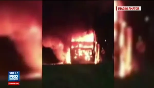 Autocar cuprins de flacari, in Caras Severin. Ce s-a intamplat cu pasagerii aflati in acel moment in autovehicul