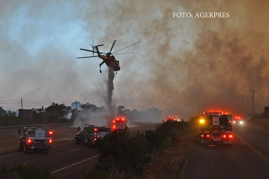 Incendiu urias in California. Peste 1.000 de pompieri se lupta cu flacarile, un oras ar putea fi evacuat