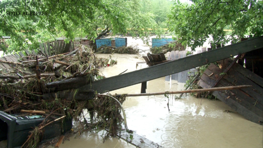 Cod PORTOCALIU de inundatii in 11 judete pana duminica dimineata. Harta zonelor aflate in pericol
