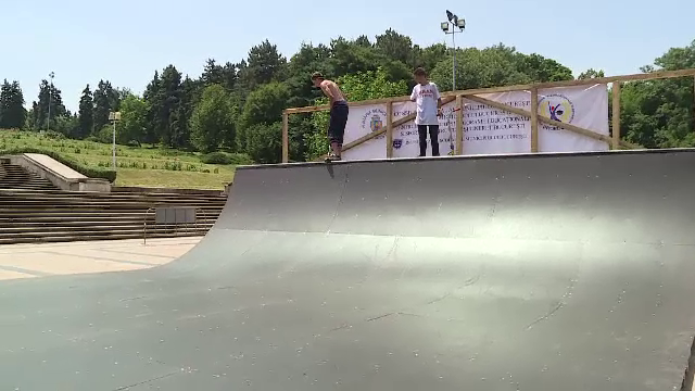 Pasionatii de sporturi urbane si-au aratat talentul in parcul Carol: "Nu sunt un copil care sa se joace pe calculator"