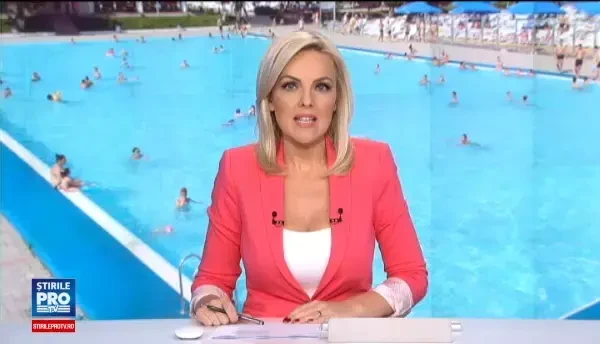 Tinerii care nu au ajuns pe litoral au luat cu asalt strandurile. Greseala pe care au facut-o insa in soarele arzator