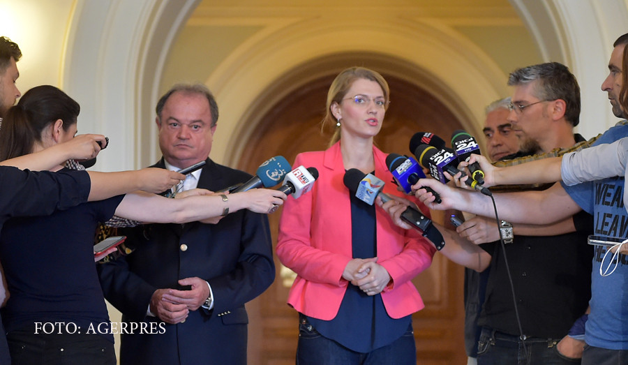 Metoda prin care PNL incearca sa obtina majoritatea in Parlament. Negocierile cu succesorul lui Oprea ar fi inceput deja