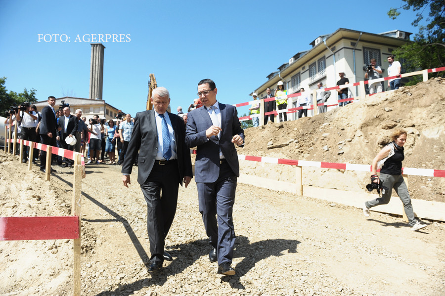 Victor Ponta, premierul Romaniei, si Sorin Oprescu, primarul Capitalei, participa la deschiderea lucrarilor de constructie a Spitalului Clinic de Copii Dr. Victor Gomoiu.