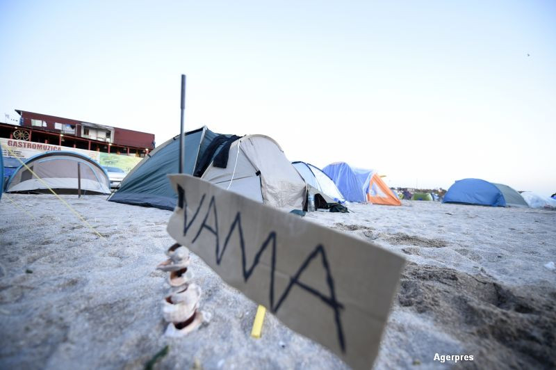 Cele 10 motive pentru care Vama Veche atrage tot mai multi turisti. Cortul in care poti dormi alaturi de alte 40 de persoane