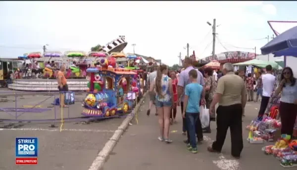 Incident in parcul de distractii din Buzau. O mama si copilul ei au ajuns la spital, dupa ce masinuta unui carusel s-a rupt