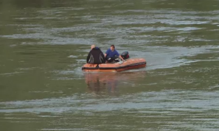 Doua adolescente din Republica Moldova, disparute in apele Prutului, unde au mers la scaldat cu prietenii. Ce spun martorii