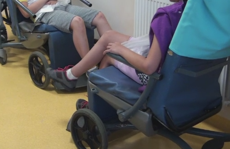 Zeci de elevi si adulti au ajuns din excursie la spital dupa ce au mancat la un hotel de langa Suceava. DSP a inceput ancheta