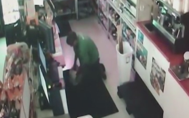 Un barbat a furat zeci de bilete la Loterie, iar unul a fost castigator. Ce a facut ca sa-si incaseze banii