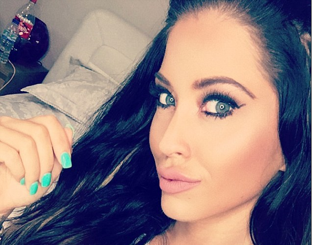 Obsesia pentru selfie-uri a determinat-o pe aceasta mama sa fie dependenta de steroizi. De ce se teme cel mai mult