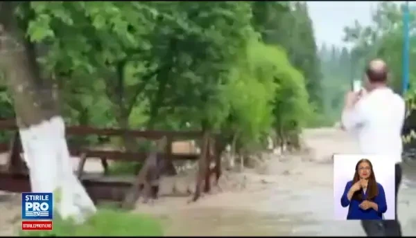 Dezastrul lasat in urma de inundatii. Sectia UPU a Spitalului Judetean Arad, inundata la 2 saptamani de la inaugurare