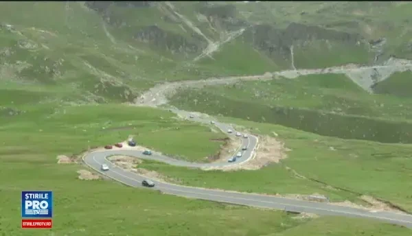 Locul din Romania in care oamenii s-au batut cu bulgari de zapada in ziua de Rusalii. E ceva de vis aici!