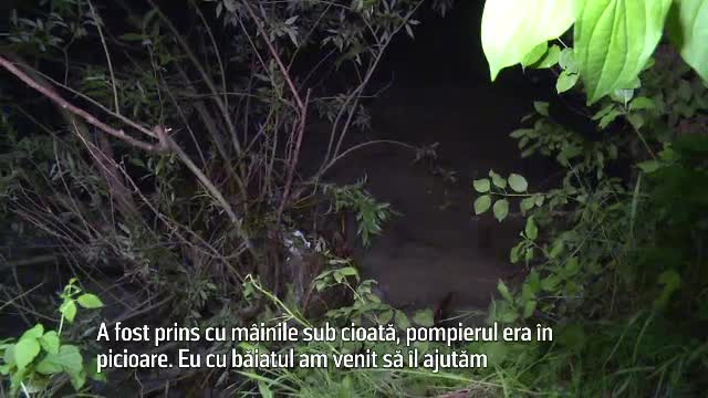 Lupta dusa de doi tineri care au fost la un pas sa se inece in apele involburate ale Bistritei. Cum au fost salvati