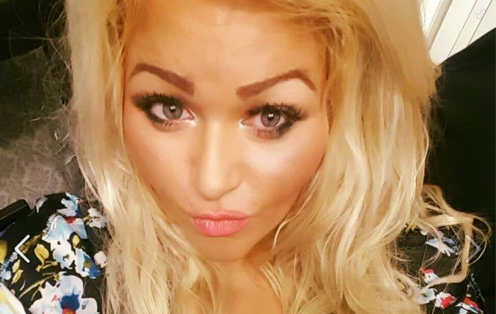 "Greseala" facuta de o tanara: a vrut sa vanda o canapea de piele, on-line, dar a aratat mai multa piele decat si-ar fi dorit