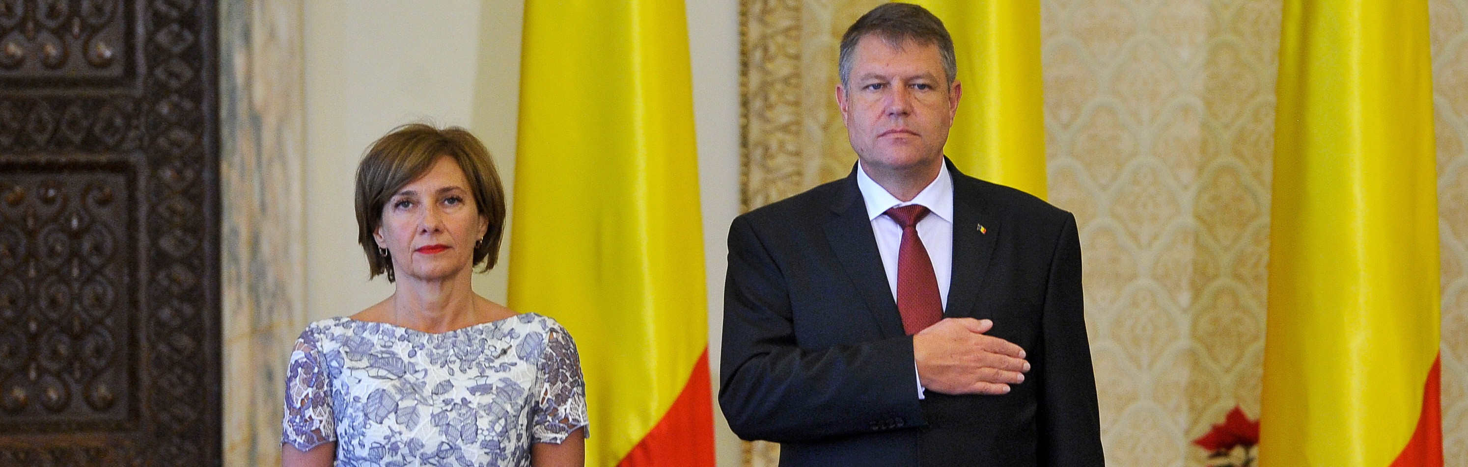 Klaus Iohannis a incasat peste 82.000 de lei anul trecut din vanzarea cartilor sale. Declaratia de avere a presedintelui