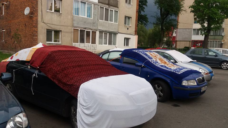 masini acoperite cu paturi in Petrosani