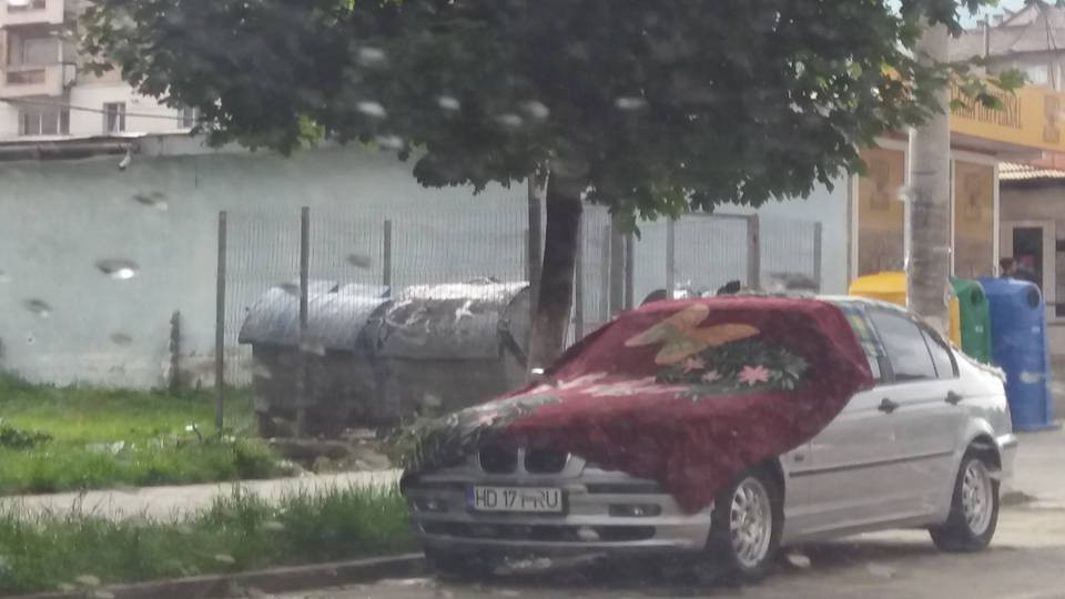 masini acoperite cu paturi in Petrosani