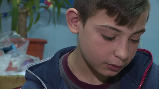 La 14 ani, si-a petrecut jumatate din viata furand. Povestea fratilor din Iasi care spun cu tarie ca isi urasc mama